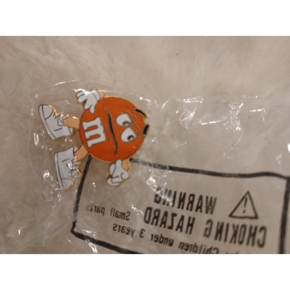 Pin M&M candy new pin